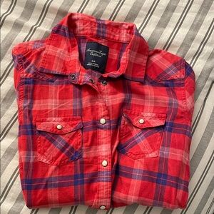 American Eagle Outfitters Red/pink and Blue Plaid tappered Shirt. New no tags